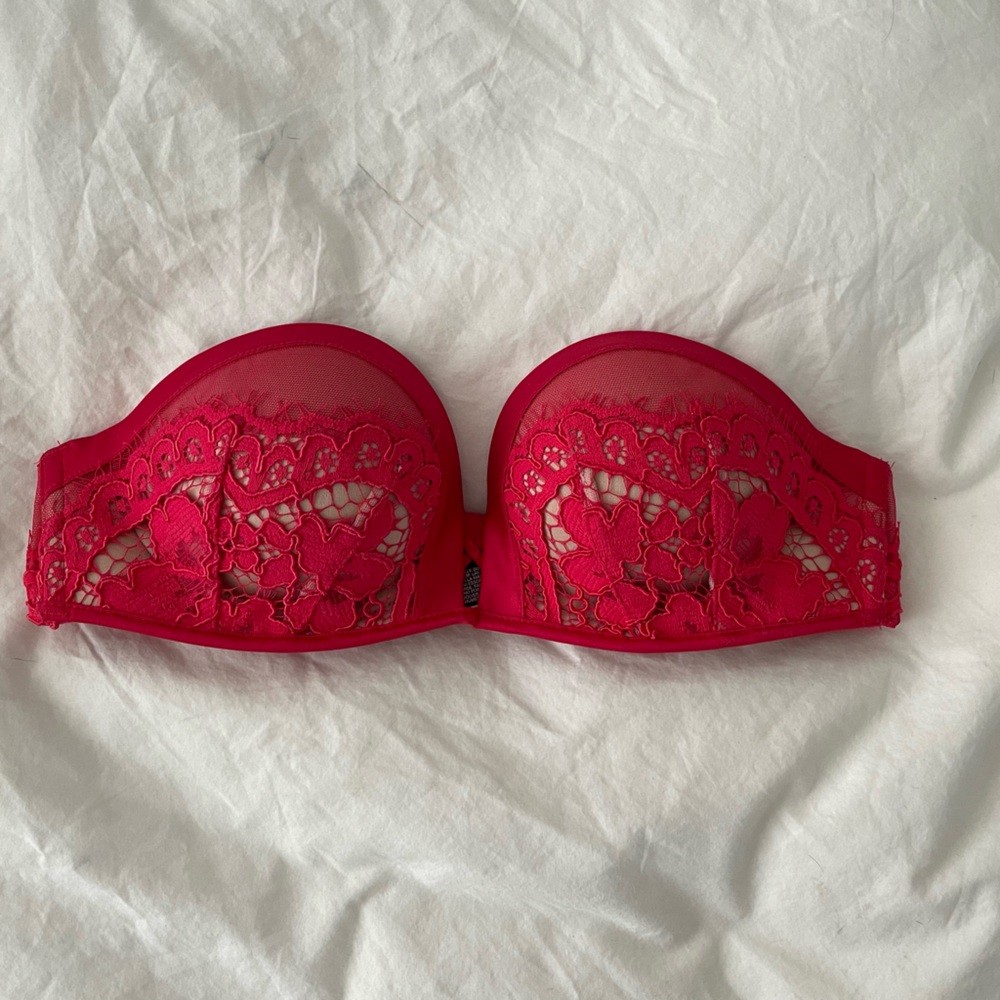 Pink lace bombshell Victoria secret strapless bra